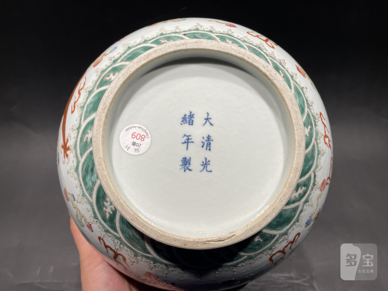 清光绪 粉彩云龙纹赏瓶 - 图12